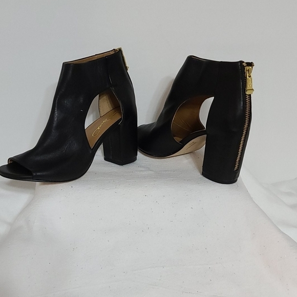 Report Signature zippered heels approx size 6 - Picture 5 of 8